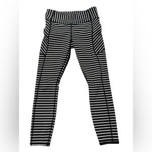 Athleta Contender 7/8 tight leggings black and white striped Size Small